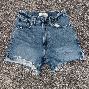 A&F 4” high rise mom shorts